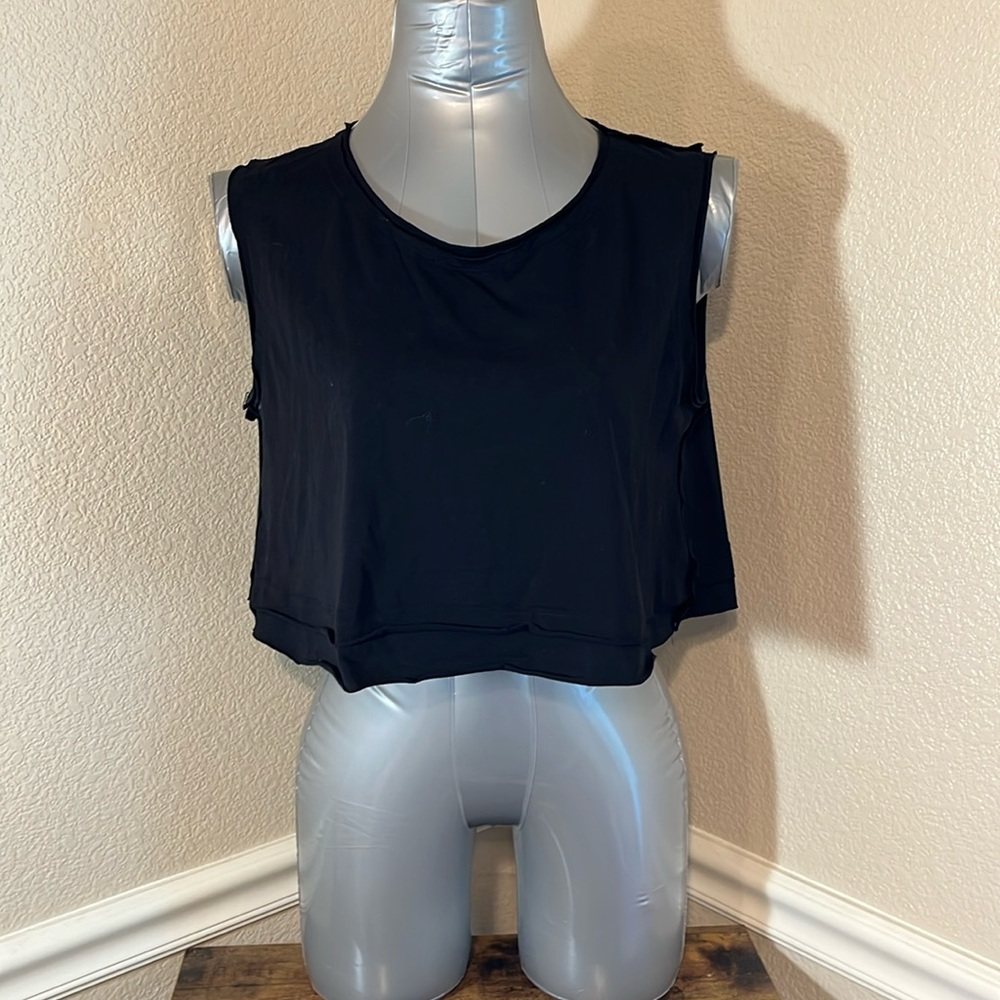 MONO B BLACK REVERSE STITCH CROP TOP SIZE LARGE